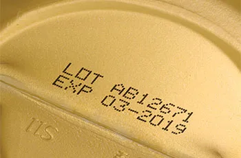 Marcaje y codificación de productos con impresión de fecha y lote en envase plástico